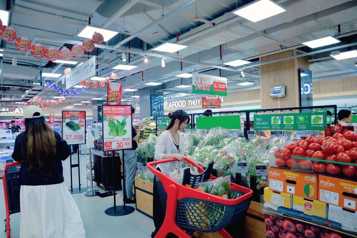 Hệ thống siêu thị dành nhiều ưu đãi dành cho các nhóm hàng đồ uống, thực phẩm chế biến sẵn và đồ ăn vặt.