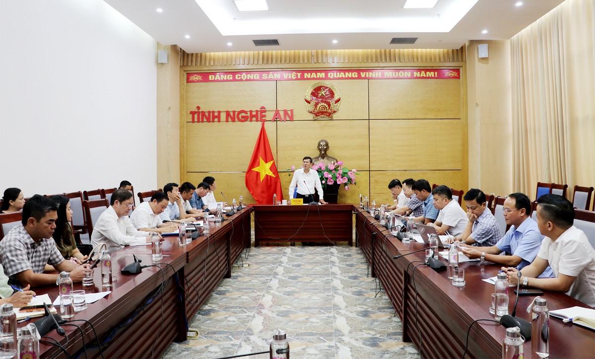 Phó Chủ tịch UBND tỉnh Nghệ An Thái Văn Thành làm việc với các chủ đầu tư để đôn đốc triển khai dự án