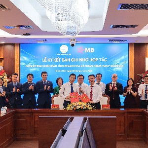 MB và UBND tỉnh Khánh Hòa ký kết Bản ghi nhớ hợp tác. Ảnh: MB.