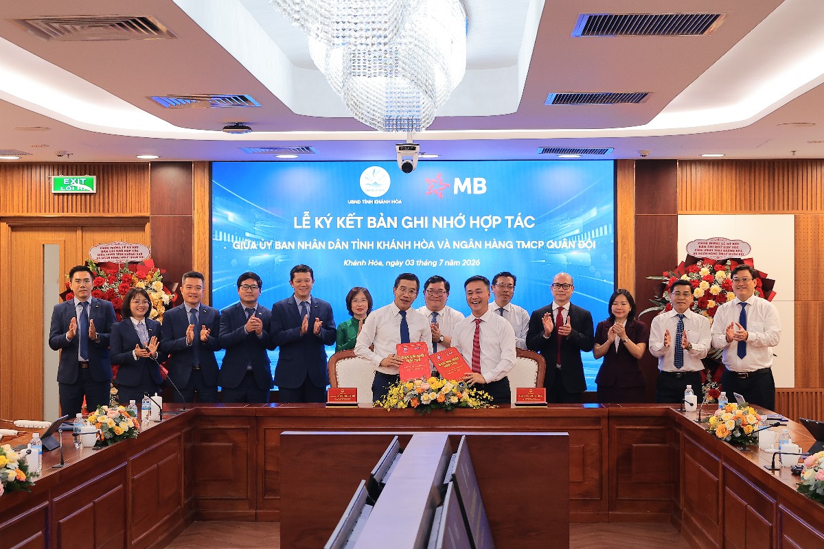 MB và UBND tỉnh Khánh Hòa ký kết Bản ghi nhớ hợp tác. Ảnh: MB.