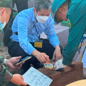 Thực hiện nghiêm quy trình, số hóa dữ liệu thông tin về hài cốt liệt sĩ. Ảnh: Mai Hoa.