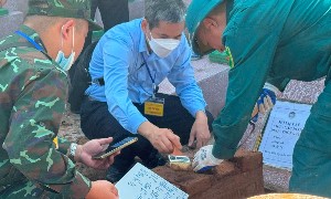 Thực hiện nghiêm quy trình, số hóa dữ liệu thông tin về hài cốt liệt sĩ. Ảnh: Mai Hoa.