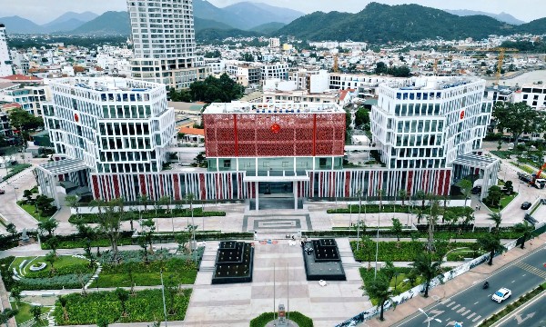Khánh Hòa gắn biển công trình xanh EDGE Advanced đầu tiên tại Việt Nam