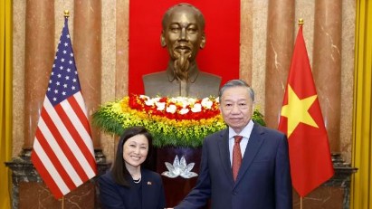 U.S. Ambassador presents credentials to General Secretary and President To Lam