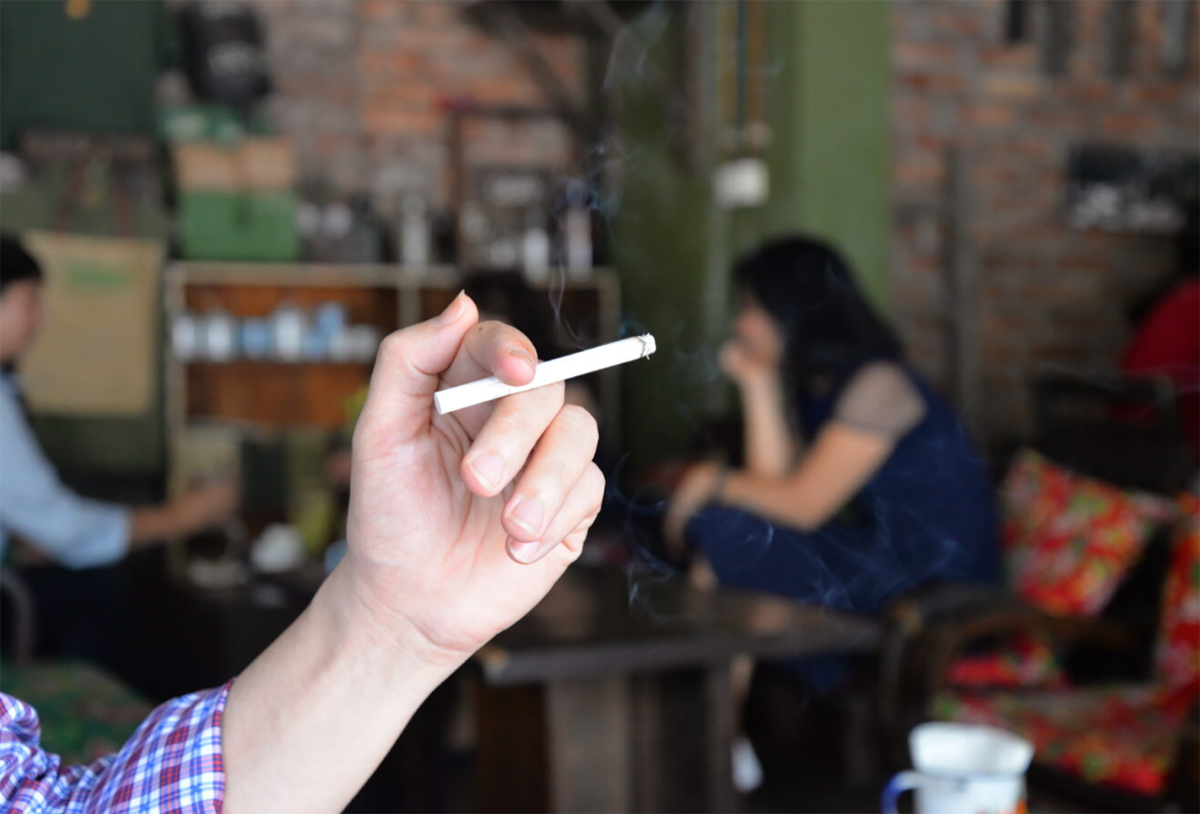 Mặc dù tỷ lệ hút thuốc ở nữ giới Việt Nam tương đối thấp, phụ nữ lại là nhóm chịu ảnh hưởng nặng nề của khói thuốc thụ động.
