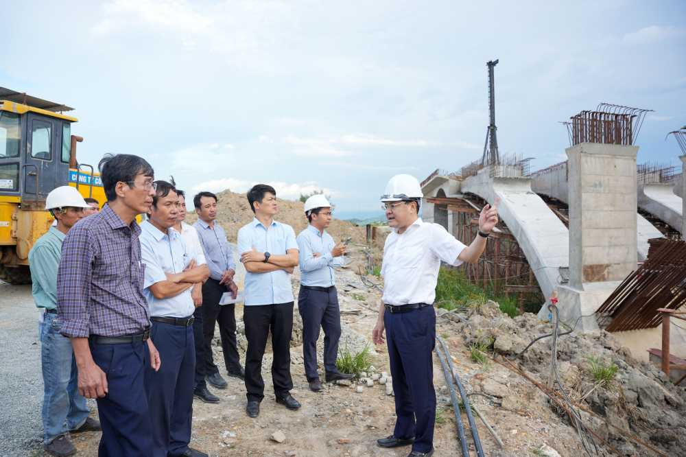 Phó Chủ tịch Thường trực UBND thành phố Huế Hoàng Hải Minh kiểm tra tiến độ Dự án Đường Tố Hữu đi sân bay Phú Bài
