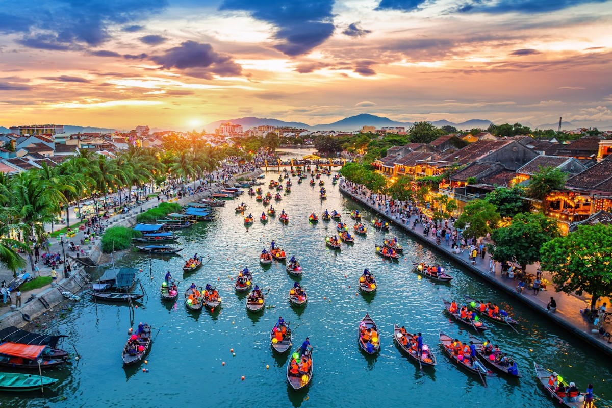 Lượng khách quốc tế đến Việt Nam tiếp tục tăng so với cùng kỳ năm trước.