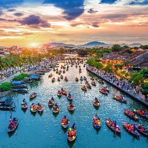 Lượng khách quốc tế đến Việt Nam tiếp tục tăng so với cùng kỳ năm trước.