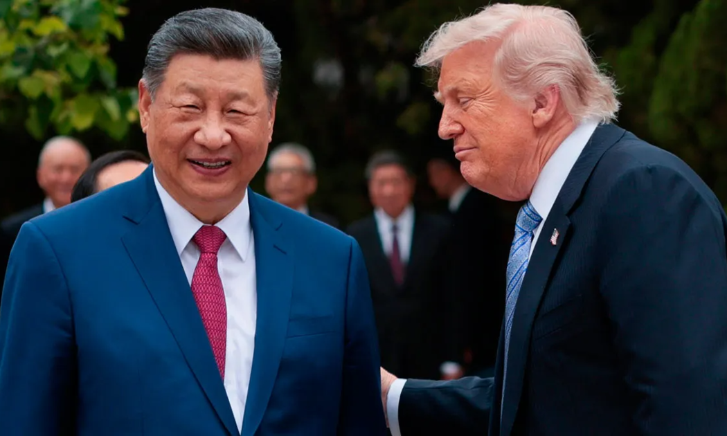 Chủ tịch Trung Quốc Tập Cận Bình và Tổng thống Mỹ Donald Trump tại khu Trung Nam Hải ở Bắc Kinh ngày 15/5 - Ảnh: AP.