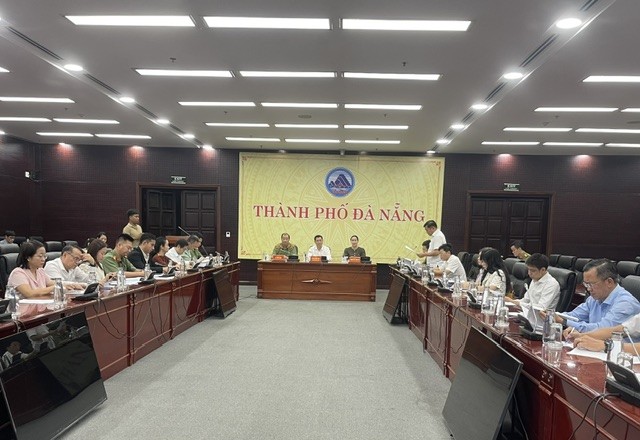 Lãnh đạo TP. Đà Nẵng và Cục Công tác chính trị, Bộ Công an, đồng chủ trì buổi công bố các quyết định. Ảnh Ngô Anh Văn
