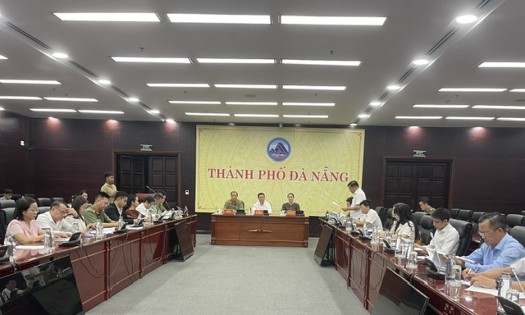 Lãnh đạo TP. Đà Nẵng và Cục Công tác chính trị, Bộ Công an, đồng chủ trì buổi công bố các quyết định. Ảnh Ngô Anh Văn