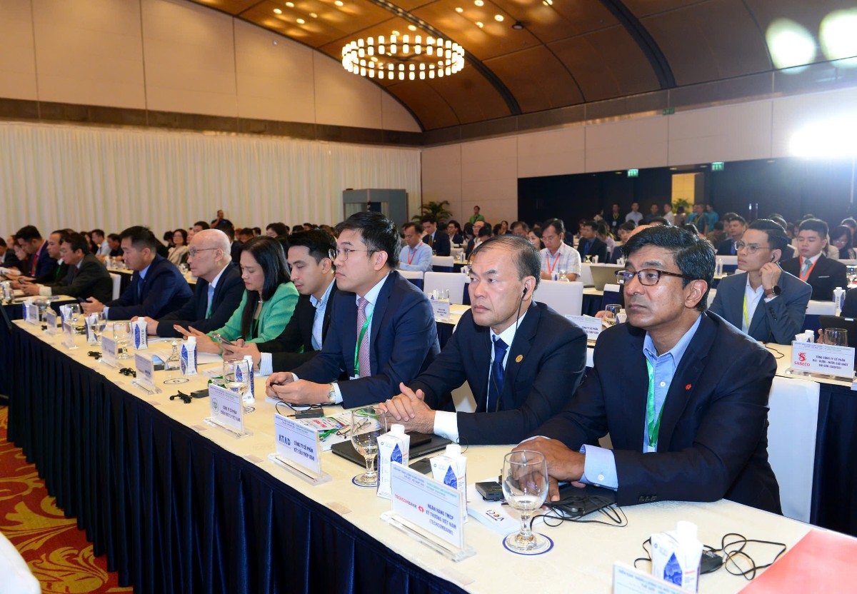 Các ban, bộ, ngành, địa phương, các tổ chức quốc tế, cơ quan ngoại giao, các hiệp hội, doanh nghiệp trong và ngoài nước tham dự diễn đàn. Ảnh: Song Hà.