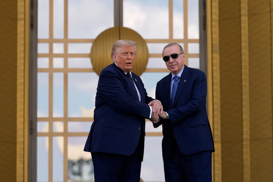 Tổng thống Mỹ Donald Trump (trái) và Tổng thống Thổ Nhĩ Kỳ Recep Tayyip Erdogan tại Ankara, ngày 7/7/2026 - Ảnh: Reuters.