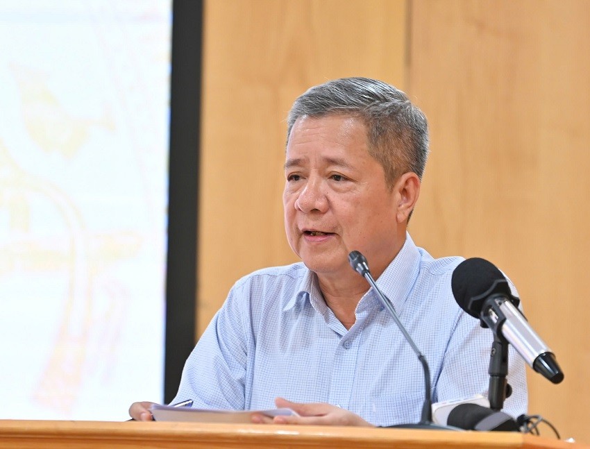 Ông Bùi Quốc Hùng, Phó Cục trưởng Cục Điện lực thông tin một số vấn đề liên quan đến lĩnh vực điện lực tại buổi họp báo.