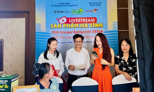 Các sản phẩm OCOP của Hà Tĩnh ngày càng được chú trọng quảng bá, mở rộng thị trường tiêu thụ thông qua các nền tảng thương mại điện tử. Ảnh: Trọng Tùng.