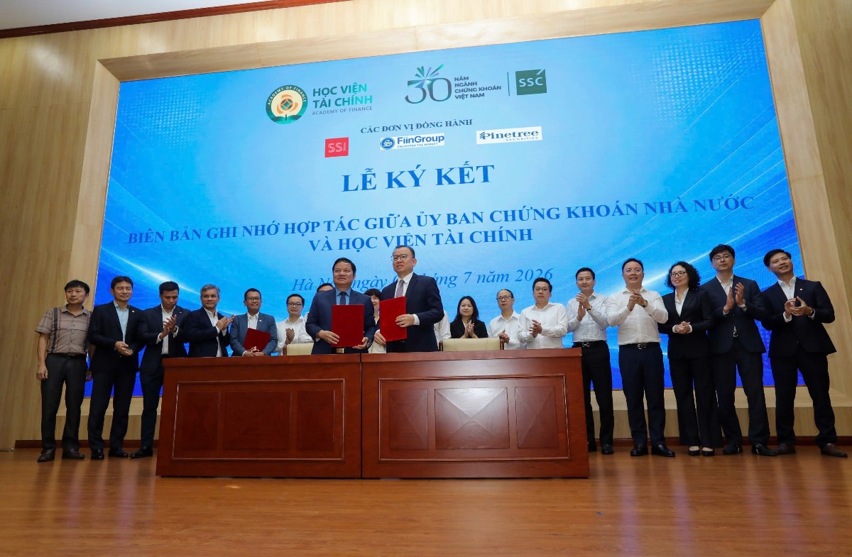 Việc tăng cường kết nối giữa cơ quan quản lý nhà nước với các trường đại học hàng đầu không chỉ đáp ứng nhu cầu thực tiễn trước mắt mà còn mang ý nghĩa chiến lược đối với sự phát triển bền vững của thị trường chứng khoán Việt Nam.