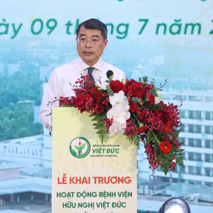 Thủ tướng Chính Phủ Lê Minh Hưng phát biểu tại Lễ khai trương hoạt động Bệnh viện Hữu nghị Việt Đức cơ sở Ninh Bình, chiều 9/7. Ảnh: VGP/Nhật Bắc.