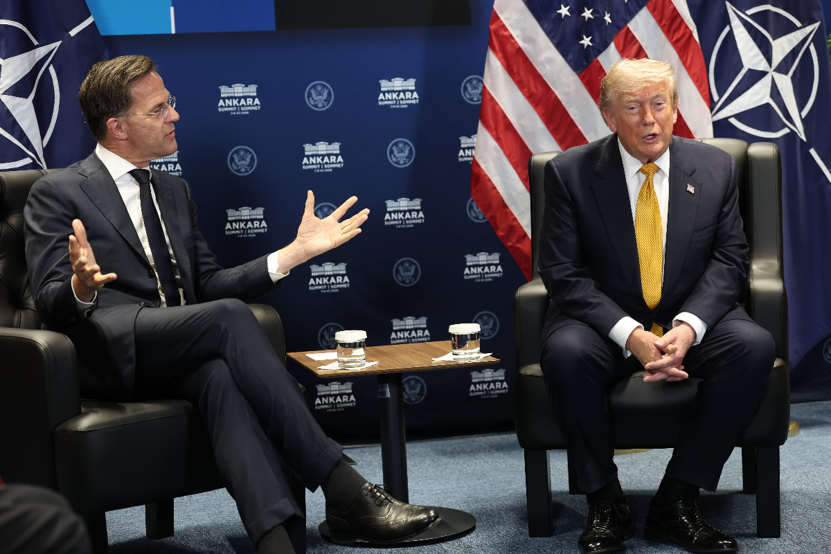 Tổng thống Mỹ Donald Trump (Phải) và Tổng thư ký NATO Mark Rutte tại họp báo ở Ankara, Thổ Nhĩ Kỳ ngày thứ Tư (8/7) - Ảnh: Getty Images