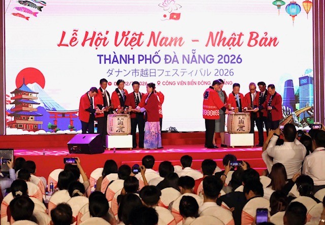 Một tiết mục biểu diễn trong đêm khai mạc lễ hội. Ảnh Ngô Anh Văn