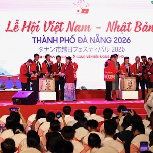 Một tiết mục biểu diễn trong đêm khai mạc lễ hội. Ảnh Ngô Anh Văn
