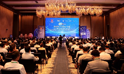 Phiên toàn thể Diễn đàn Phát triển Khu công nghiệp Việt Nam 2026 thu hút khoảng 800 đại biểu.
