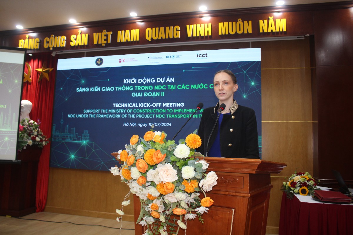 Bà Alexandra Westwood: "Việt Nam đã đạt nhiều kết quả trong chuyển đổi phương tiện cá nhân sang xe điện". Ảnh: Chu Khôi.
