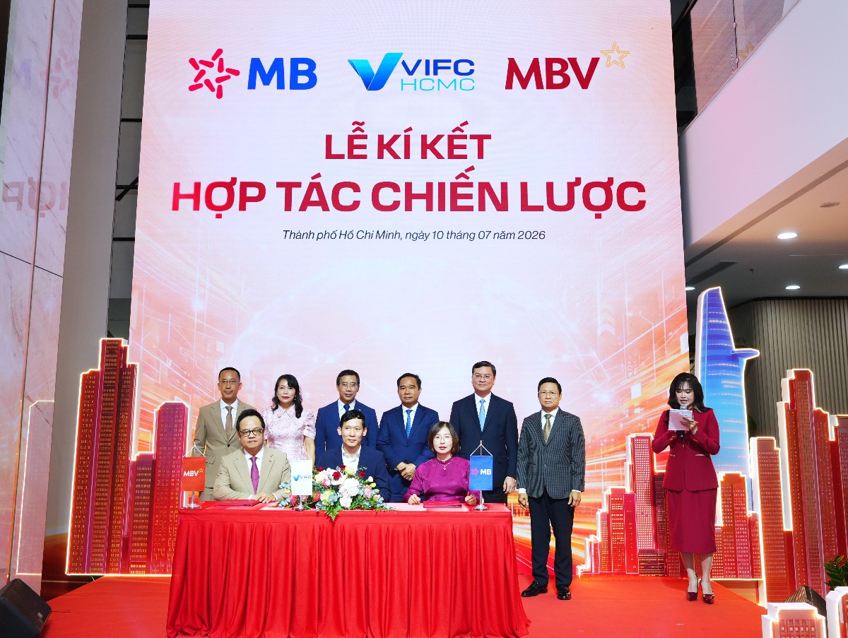 Lễ ký kết thỏa thuận hợp tác chiến lược giữa các bên VIFC – MB – MBV. Ảnh: MBV.