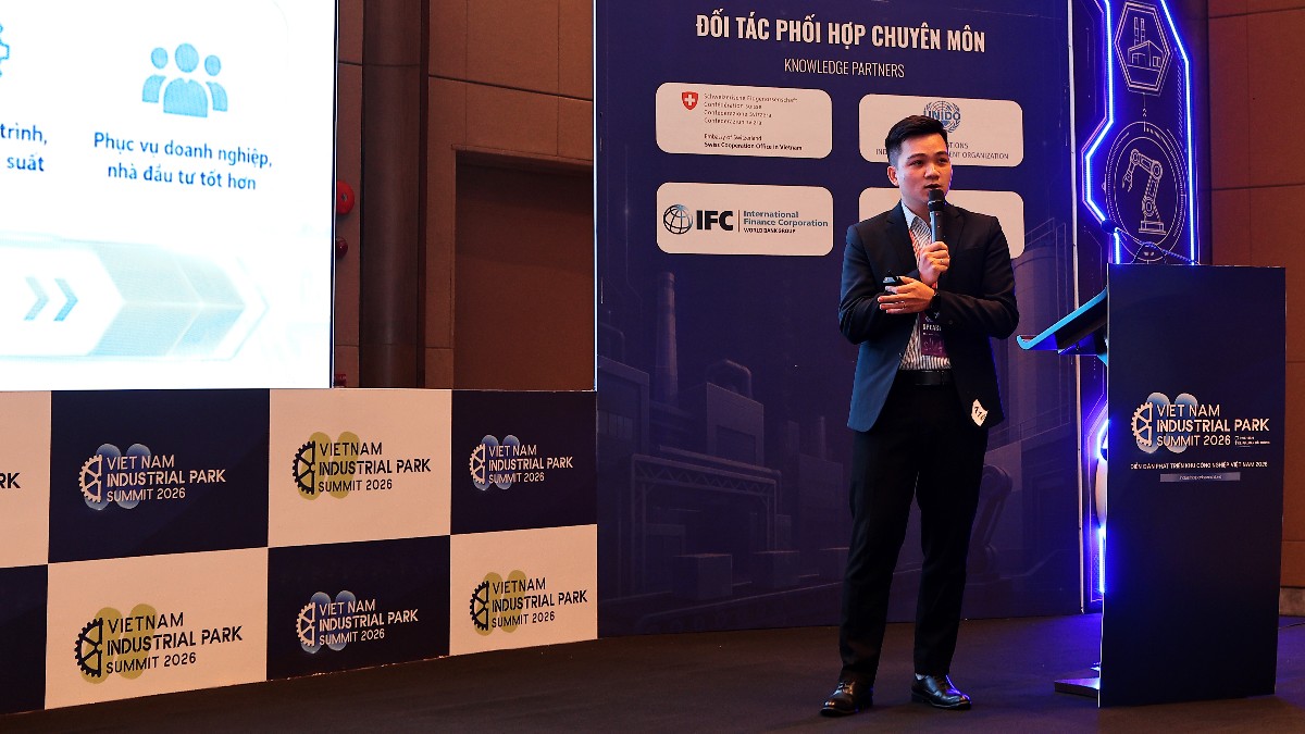 Đại diện VNPT tham luận về đồng hành cùng chuyển đổi số trong quản lý khu công nghiệp, khu kinh tế tại Hải Phòng.