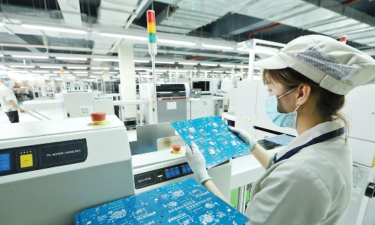 Trong những tháng đầu năm 2026, ngành điện tử tiếp tục đóng góp hơn 30% tổng kim ngạch xuất khẩu của cả nước. Ảnh minh họa