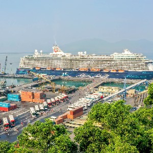 Cảng Chân Mây, thành phố Huế