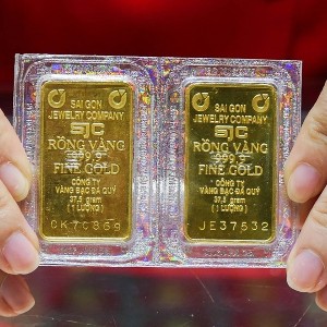 Giá vàng miếng SJC đồng loạt tăng 900 nghìn đồng/lượng mỗi chiều.