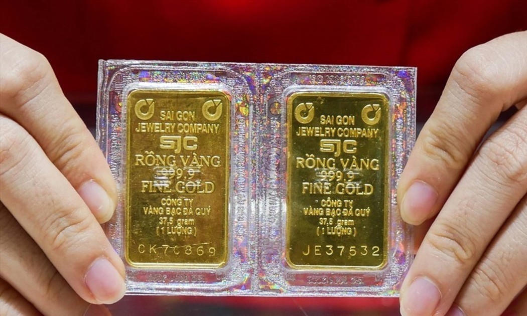 Giá vàng miếng SJC đồng loạt tăng 900 nghìn đồng/lượng mỗi chiều.