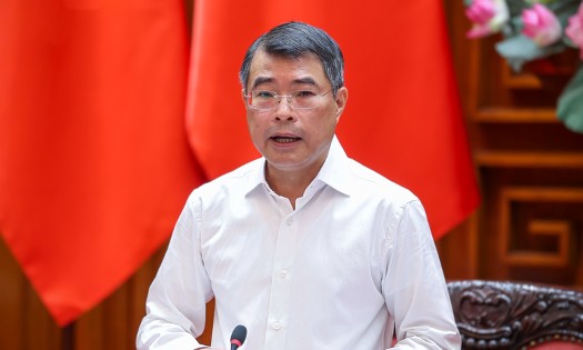 Prime Minister Le Minh Hung chairs the meeting. (Photo: VGP)