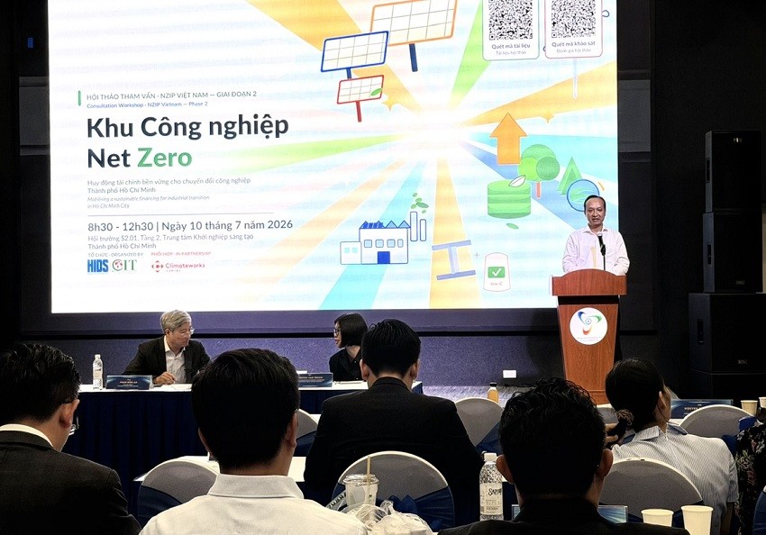 Ông Trương Văn Phong, Phó trưởng Ban HEPZA khái quát tổng quan về hiện trạng, các hướng chuyển đổi khu chế xuất, khu công nghiệp.