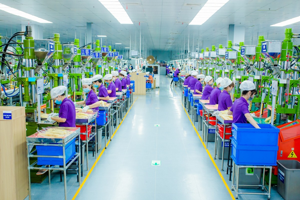 Hoạt động sản xuất linh kiện điện tử tại các nhà máy FDI góp phần đưa kim ngạch xuất khẩu của Nghệ An tăng mạnh.