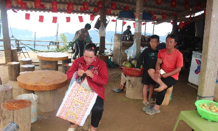 Người Mông tạo sinh kế mới từ du lịch