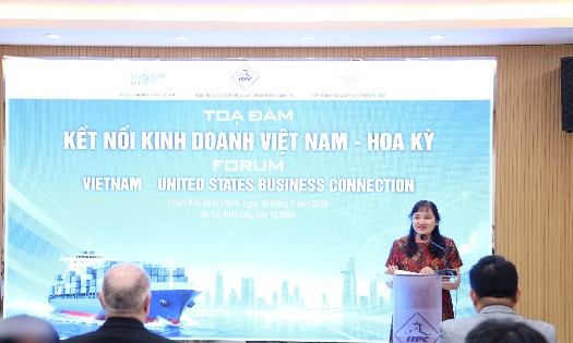 Deputy Director of ITPC, Cao Thi Phi Van, speak at the Vietnam - US Bussiness Connection seminar on July 10.