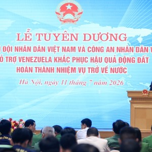 Lễ tuyên dương Đoàn Quân đội nhân dân Việt Nam và Công an nhân dân Việt Nam hỗ trợ Venezuela khắc phục hậu quả động đất hoàn thành nhiệm vụ trở về nước - Ảnh: VGP