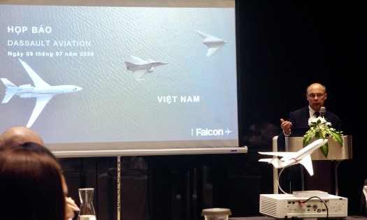 Executive Vice President of Civil Aircraft at Dassault Aviation, Mr. Carlos Brana, takes the floor at the event on July 9.