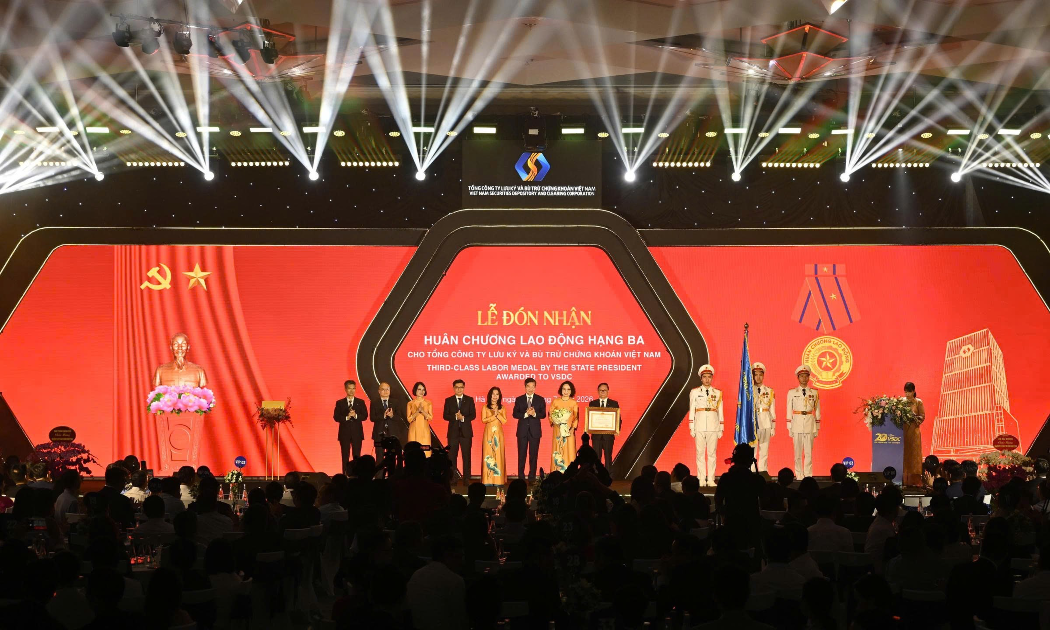 Tổng công ty Lưu ký và Bù trừ Chứng khoán Việt Nam được trao tặng Huân chương Lao động hạng Ba.