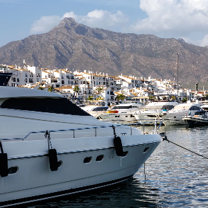 Bến du thuyền ở Marbella, Tây Ban Nha - Ảnh: Bloomberg.