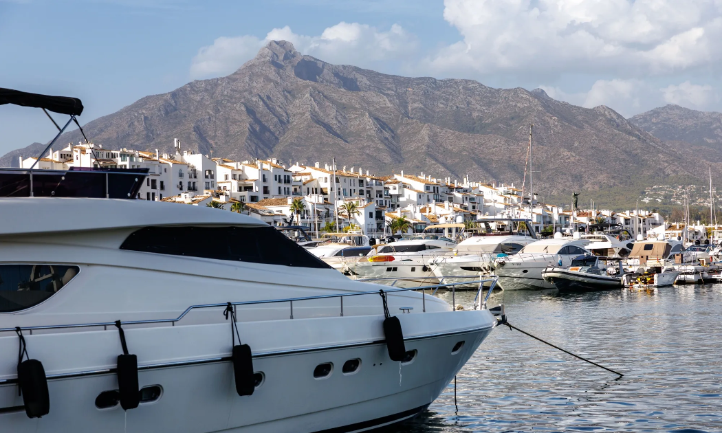 Bến du thuyền ở Marbella, Tây Ban Nha - Ảnh: Bloomberg.