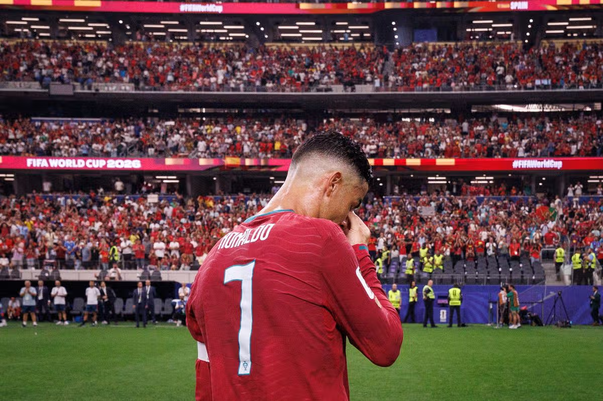 Khi Ronaldo rời World Cup, không chỉ người hâm mộ tiếc nuối, thị trường vé cũng lên tiếng. Ảnh: Irish Mirror