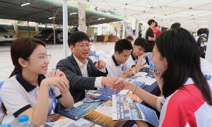 Tăng cường sự tham gia của doanh nghiệp nhằm cập nhật những công nghệ mới nhất và giúp sinh viên tiếp cận sát hơn với yêu cầu của thị trường lao động. Ảnh minh họa