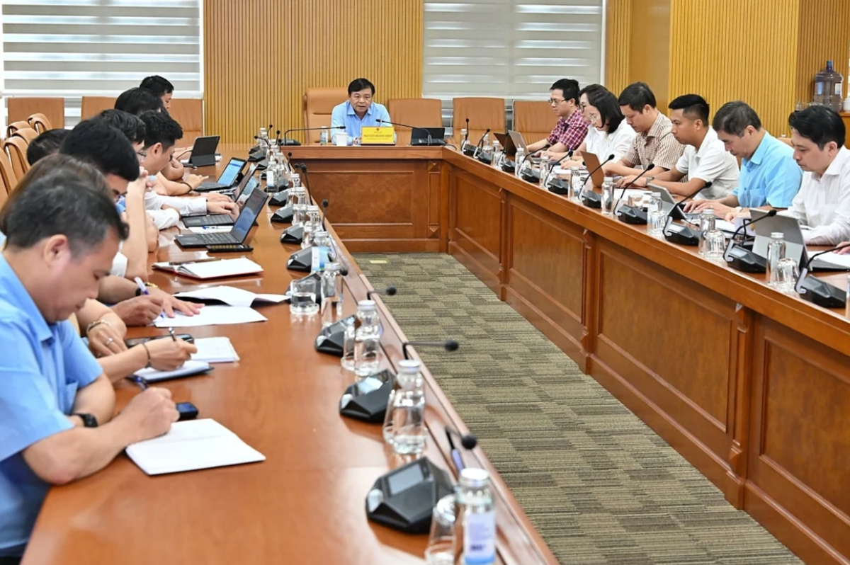 Thứ trưởng Nguyễn Hoàng Hiệp chủ trì hội nghị.