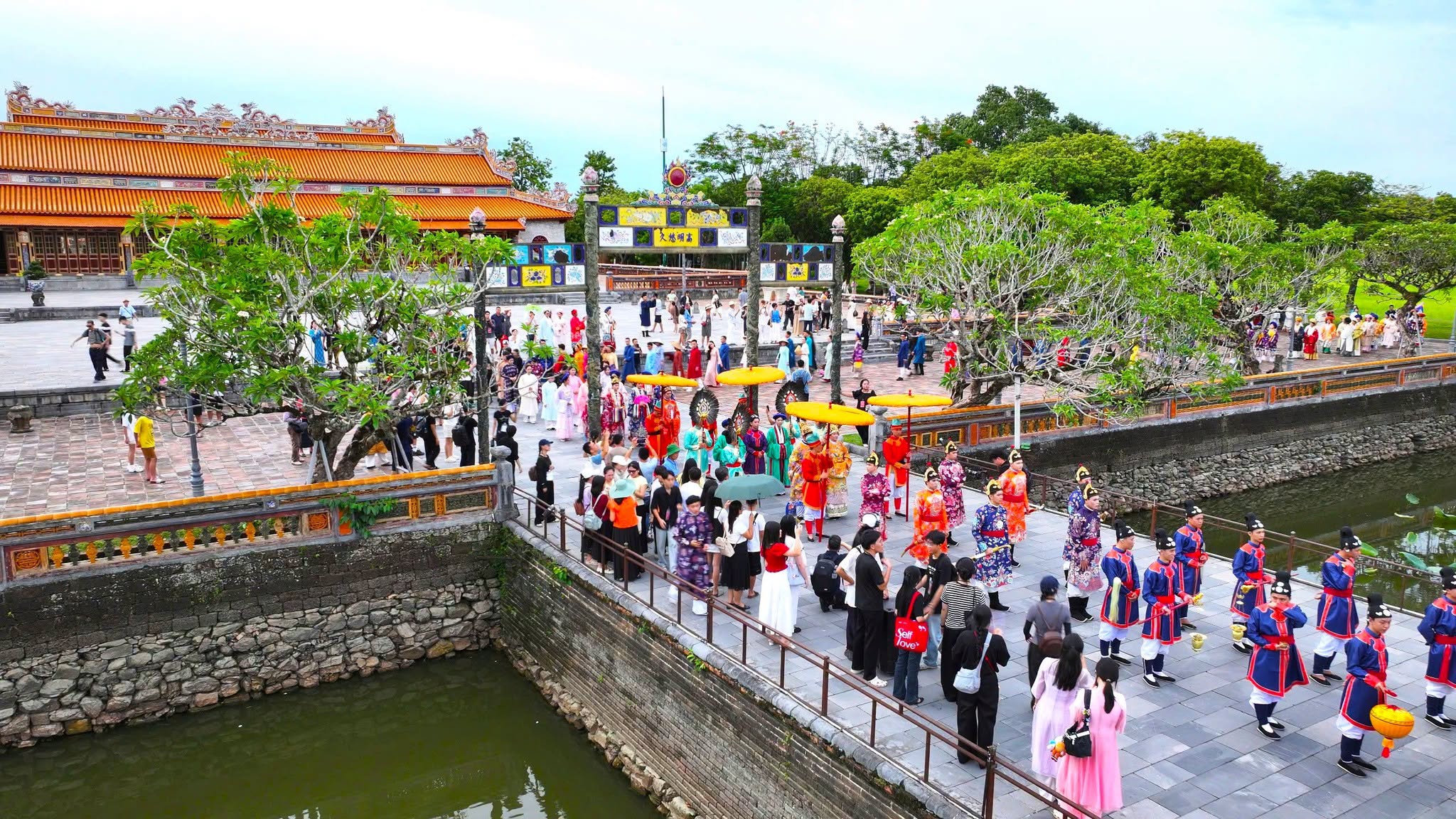 Huế làm gì để hút hơn 4,3 triệu lượt khách và thu 10.300 tỷ đồng chỉ sau nửa năm?