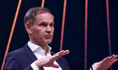 CEO Oliver Blume của Volkswagen - Ảnh: Reuters.
