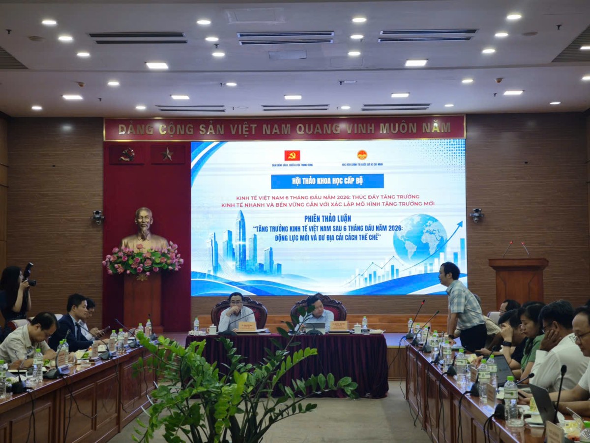 Toàn cảnh Hội thảo khoa học cấp Bộ với chủ đề “Kinh tế 6 tháng đầu năm 2026: Những kết quả ban đầu trong xác lập mô hình tăng trưởng mới” ngày 14/7. Hội thảo nằm trong khuôn khổ các hoạt động khoa học của Ban Chính sách, chiến lược Trung ương năm 2026 - Ảnh: DH.