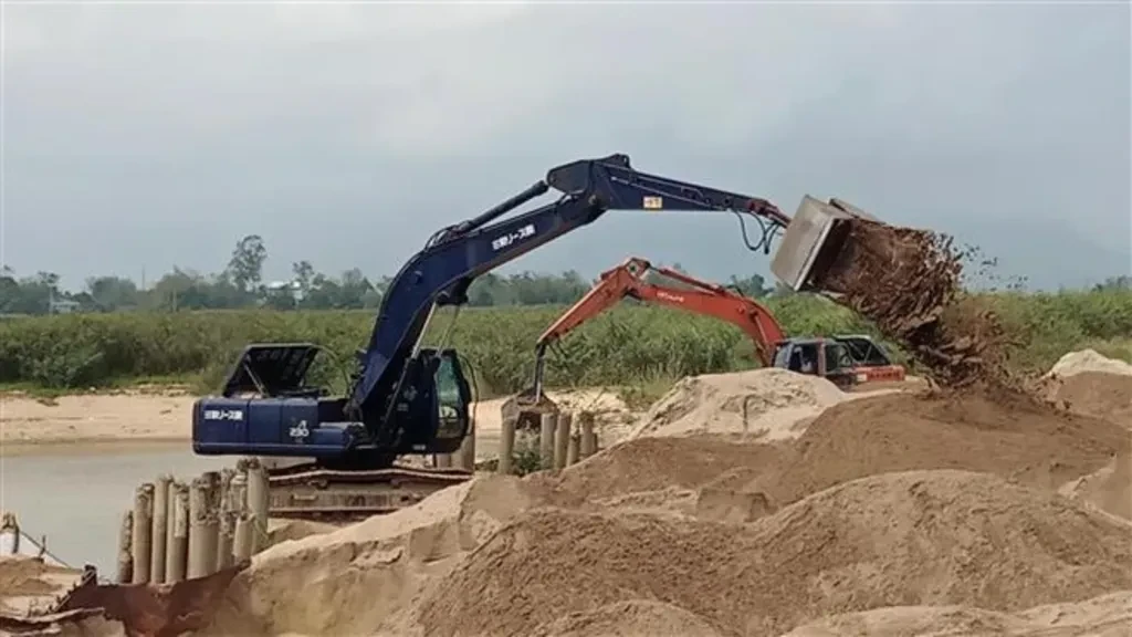 Hà Nội đề xuất cơ chế điều tiết vật liệu xây dựng liên vùng - Ảnh: TTXVN