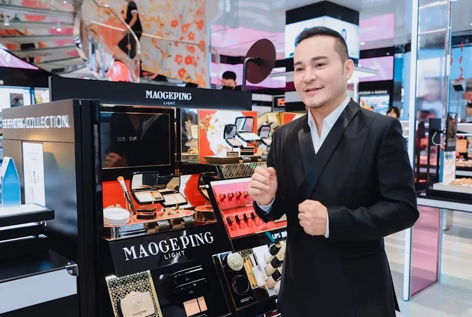 Mao Geping đã đầu tư mạnh vào một vũ trụ thương hiệu dễ nhận diện. Ảnh: Weibo/ Mao Geping